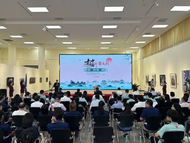 4月12日，2023年“看中国·Z世代青年影像计划——走读肇庆”活动在bat365正版唯一官网美术馆正式启动。南方+ 卢逸轩 拍摄