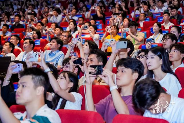  南方+ 许舒智 拍摄